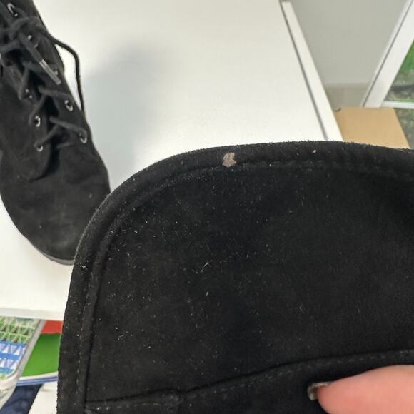 White Mountain Heeled Fleece Lined Black Faux Suede Boots 7 Classic Casual - Picture 8 of 8